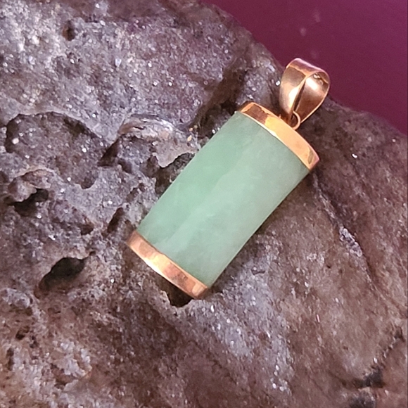 Jewelry - Beautiful Vintage 14kt Jade Pendant- Stamped 585